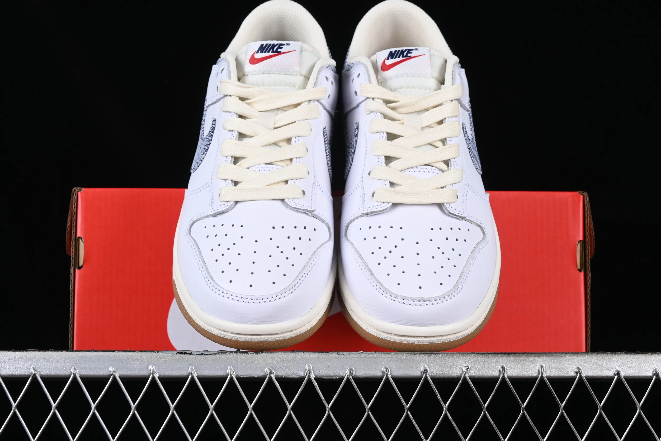 All categories Nk SB Dunk series Nk SB Dunk Low low-top sneakers J version Nk Dunk Low "Washed Denim" washed denim SB dunk series low-top casual sports skateboard shoes FN6881-100